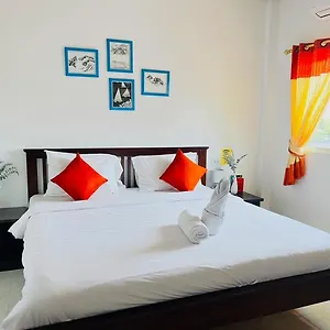 https://grand-house.koh-lantahotels.net